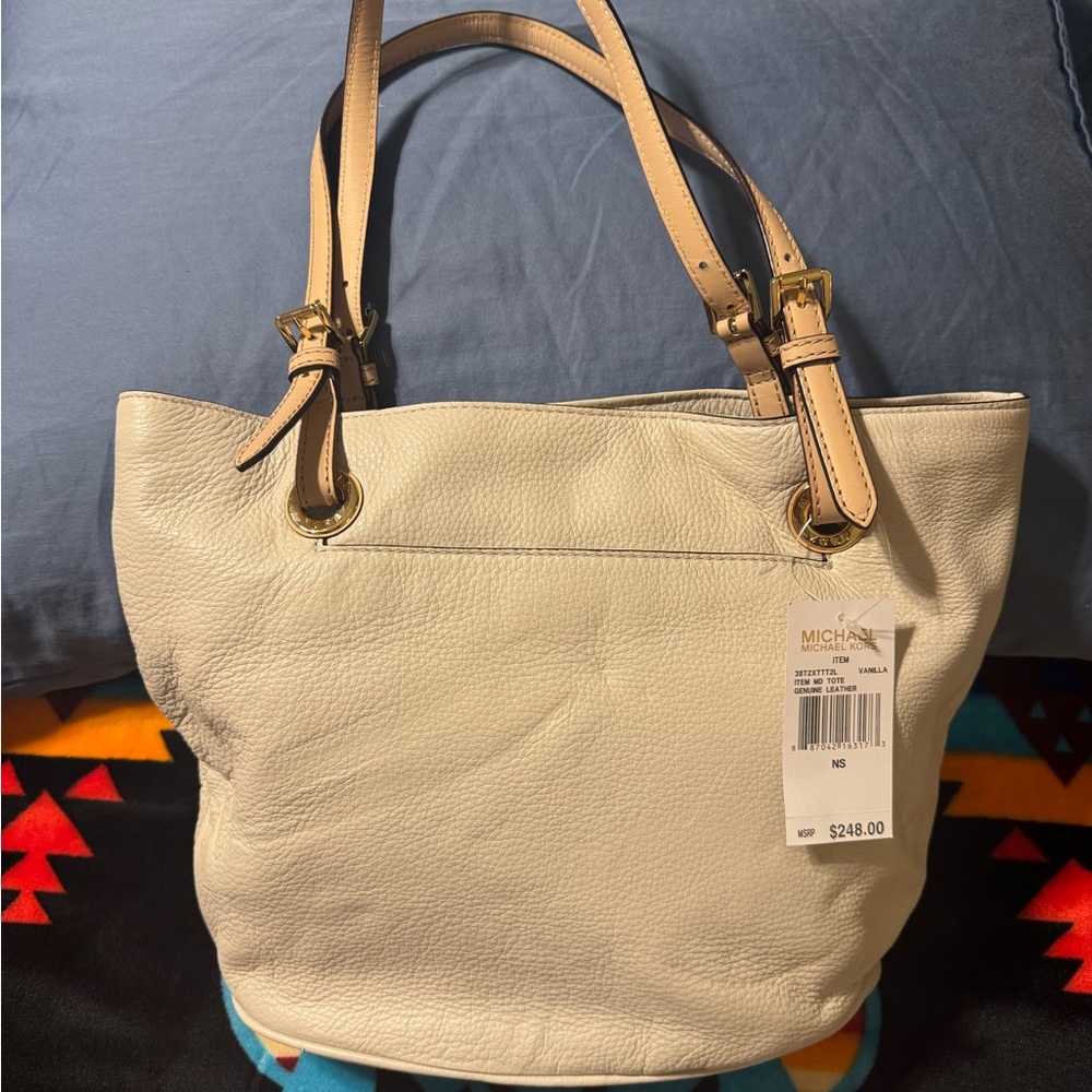 Michael Kors Gold and Cream Shoulder Bag - Picture 4 of 12